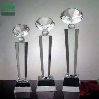 Cúp vinh danh pha lê trong gắn kim cương
